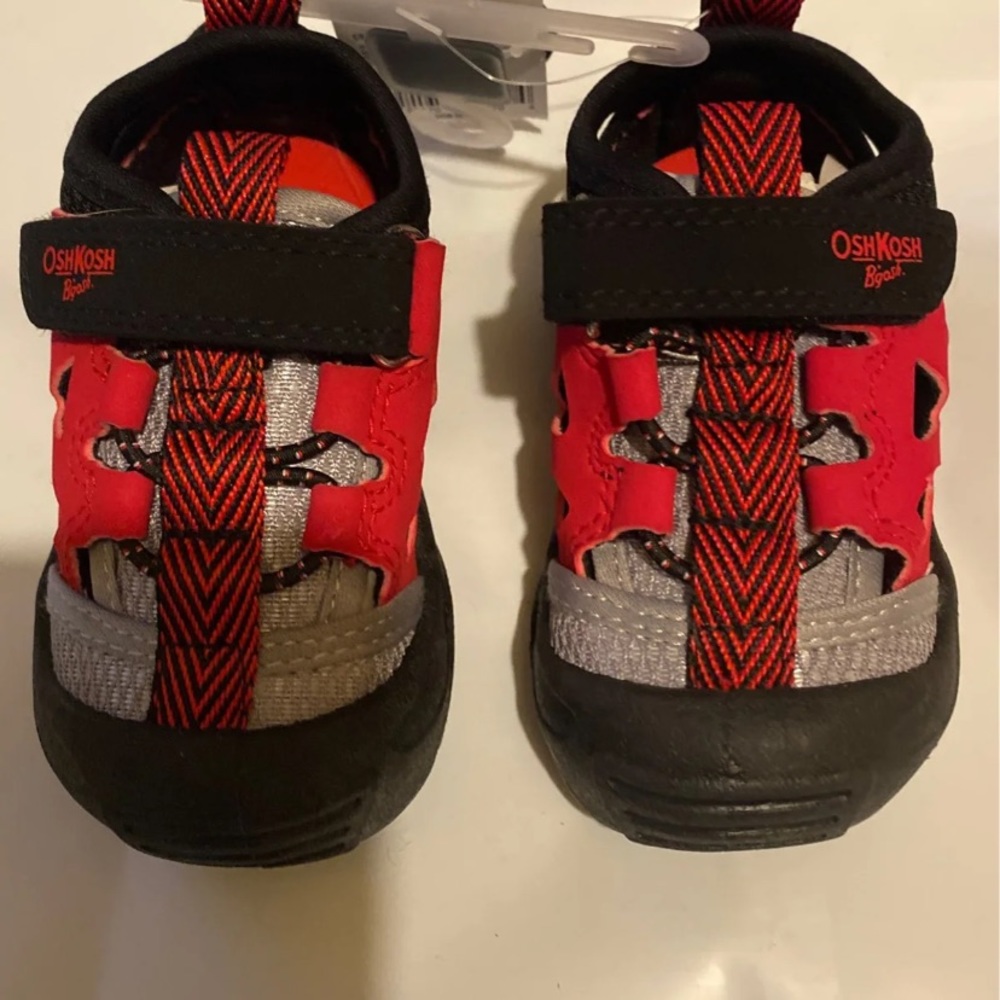 Oshkosh Bigash Infant shoes SZ 4